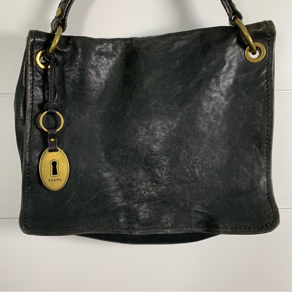 NWOT Fossil Black Glazed Leather Handbag Shoulder‎ Fold Over Key & Lock Charms - Picture 1 of 13